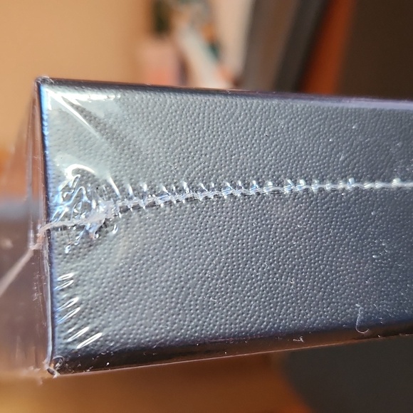 CHANEL Black and White Pop-Up Fashion Book New - Picture 5 of 7